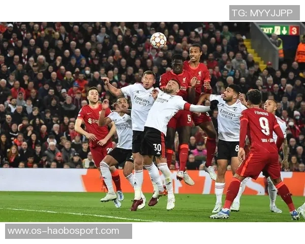 曼城与利物浦历史交锋回顾及战绩分析探讨